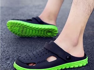 Crocs for men’s summer beach shoes